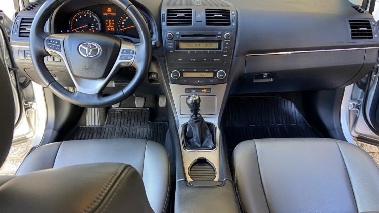 Toyota Avensis 1.6 i EXECUTIVE