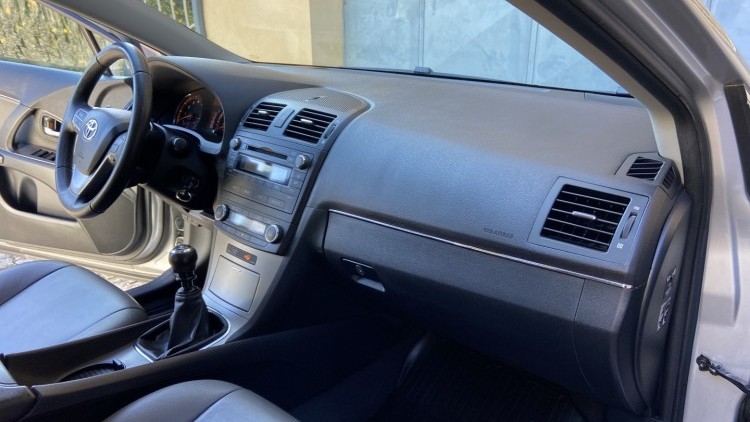 Toyota Avensis 1.6 i EXECUTIVE