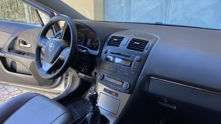 Toyota Avensis 1.6 i EXECUTIVE