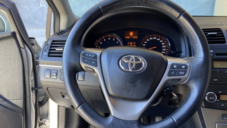 Toyota Avensis 1.6 i EXECUTIVE