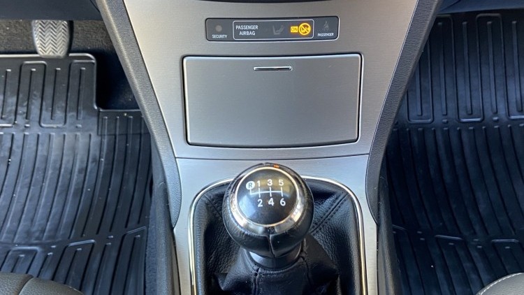 Toyota Avensis 1.6 i EXECUTIVE