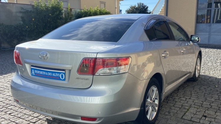 Toyota Avensis 1.6 i EXECUTIVE