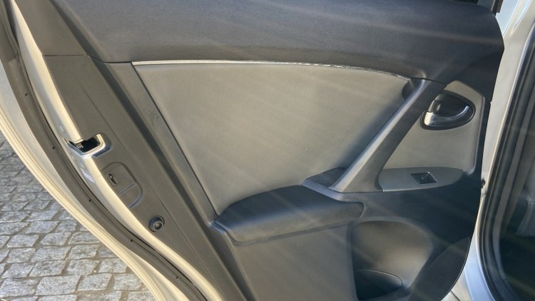 Toyota Avensis 1.6 i EXECUTIVE