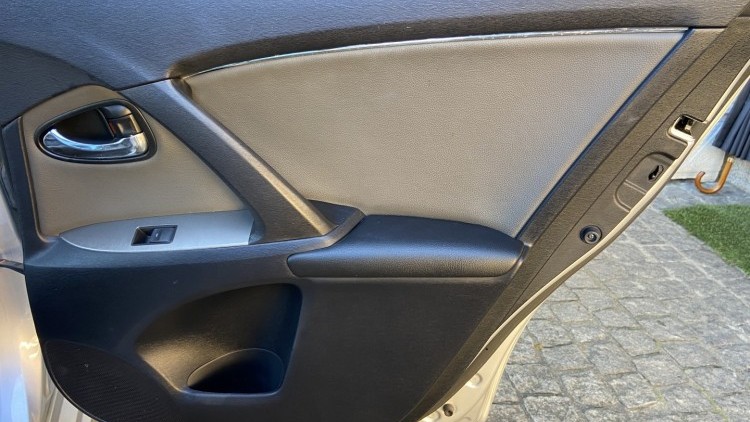 Toyota Avensis 1.6 i EXECUTIVE