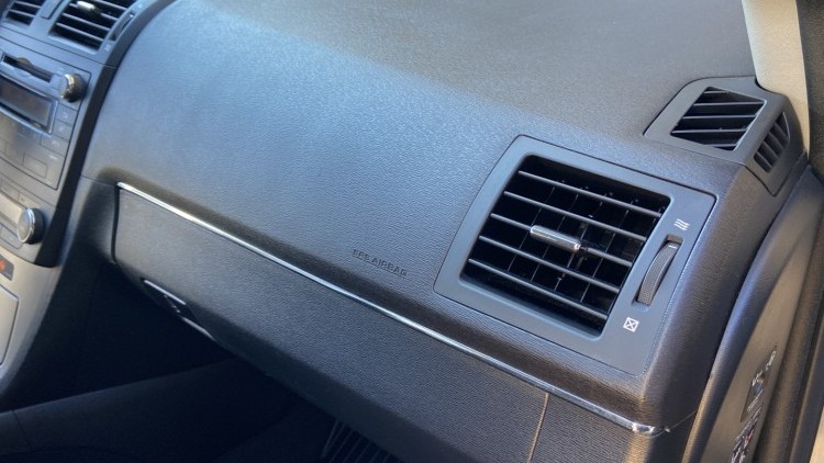 Toyota Avensis 1.6 i EXECUTIVE