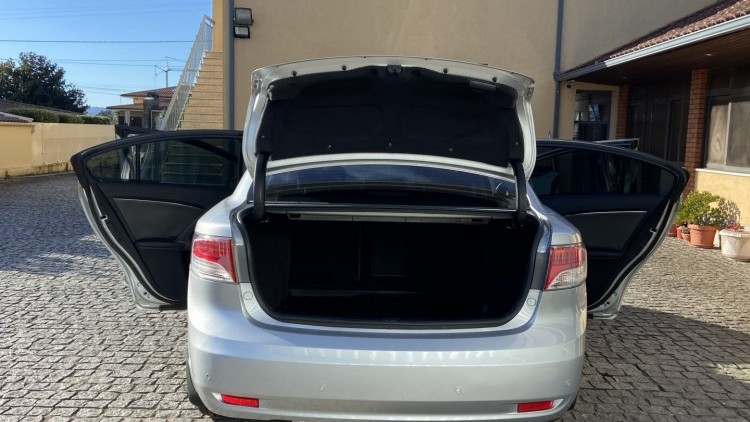 Toyota Avensis 1.6 i EXECUTIVE