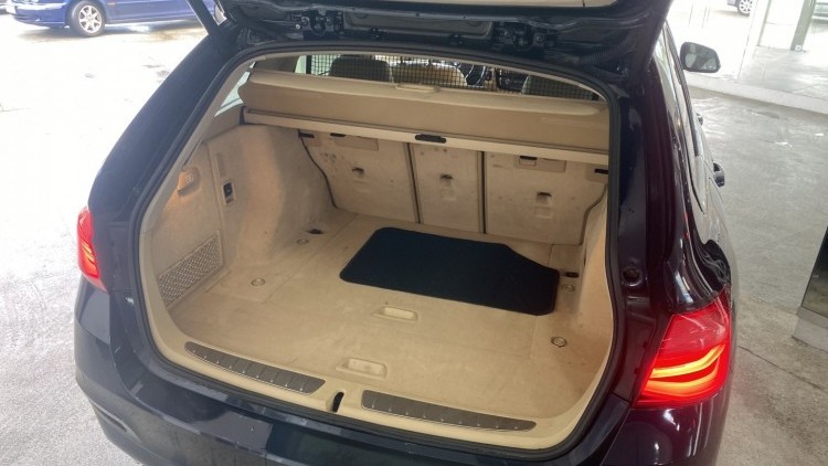 BMW S&eacute;rie 3 - 316 d Touring "Line Luxury" (135 MIL KMs)