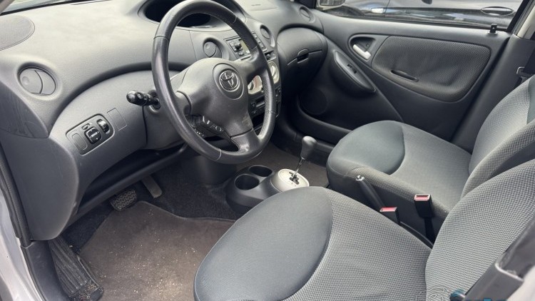 Toyota Yaris 1.0 VVT-I C Caixa Autom&aacute;tica