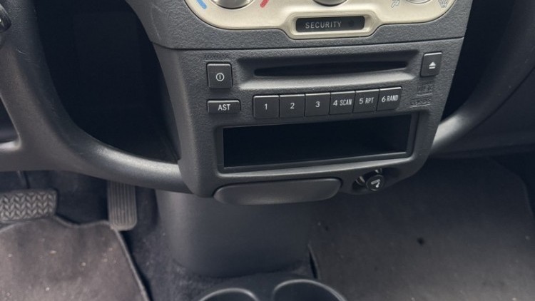 Toyota Yaris 1.0 VVT-I C Caixa Autom&aacute;tica