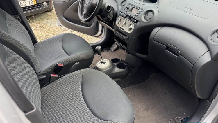 Toyota Yaris 1.0 VVT-I C Caixa Autom&aacute;tica