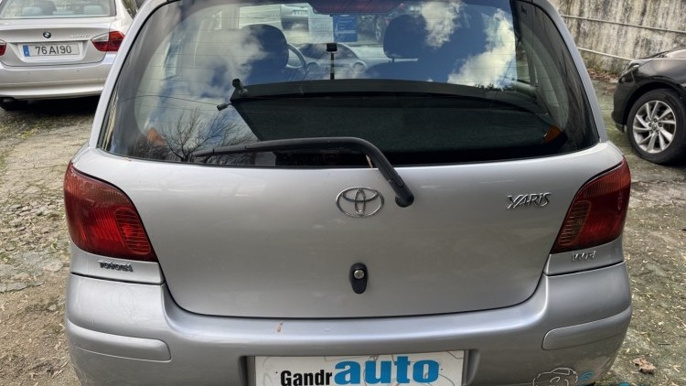 Toyota Yaris 1.0 VVT-I C Caixa Autom&aacute;tica