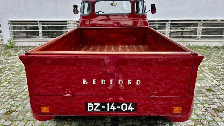 Bedford J3