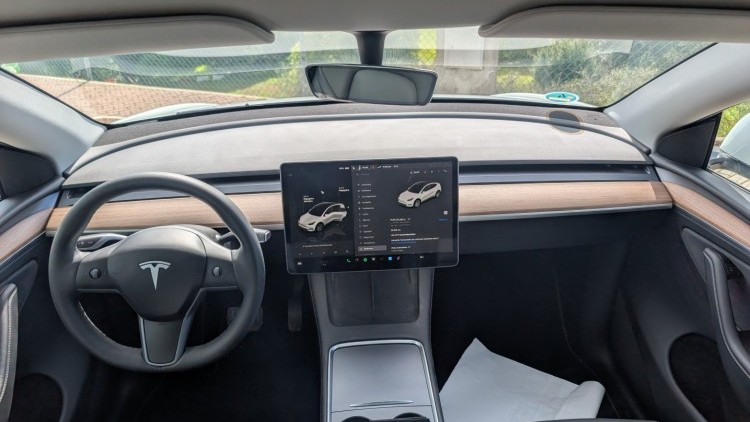 Tesla Model Y Duo motor long range