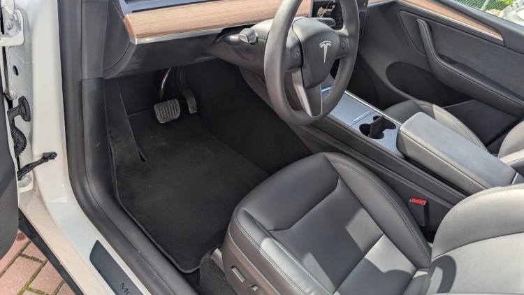 Tesla Model Y Duo motor long range