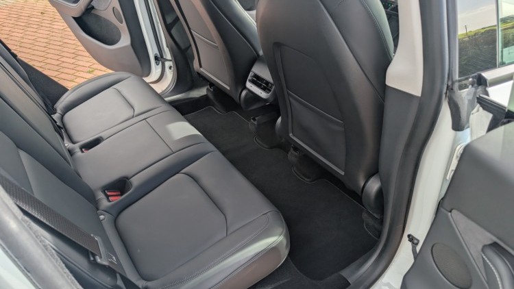 Tesla Model Y Duo motor long range