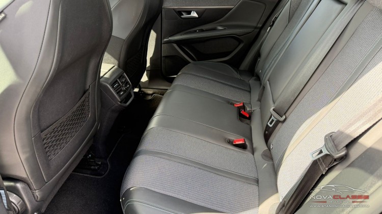 Peugeot 3008 1.2i Allure