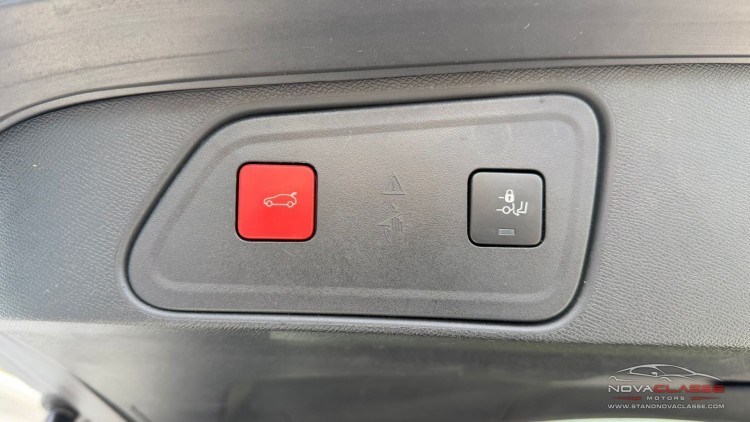 Peugeot 3008 1.2i Allure