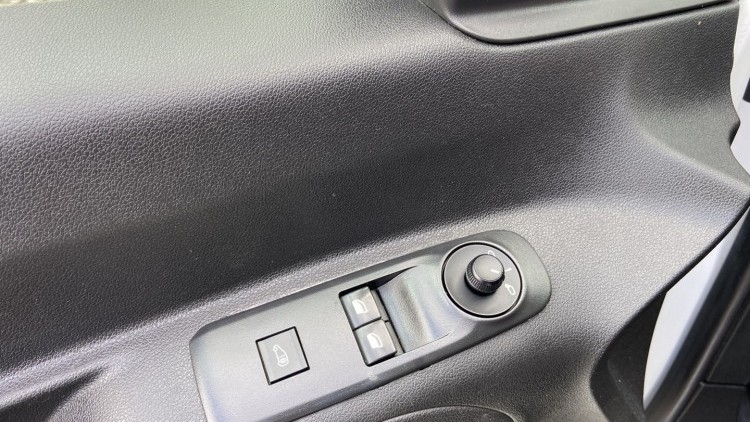 Peugeot Partner 1.6 Hdi 100cv Premium CarPlay