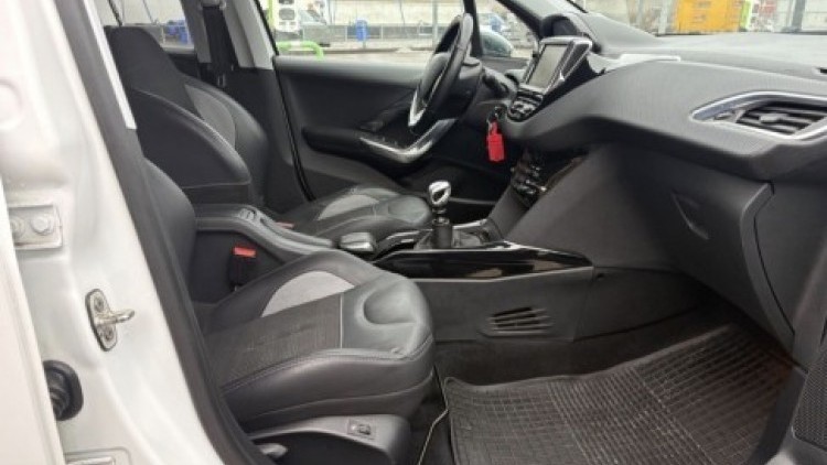 Peugeot 2008 1.6 HDI ALLURE