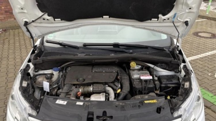 Peugeot 2008 1.6 HDI ALLURE