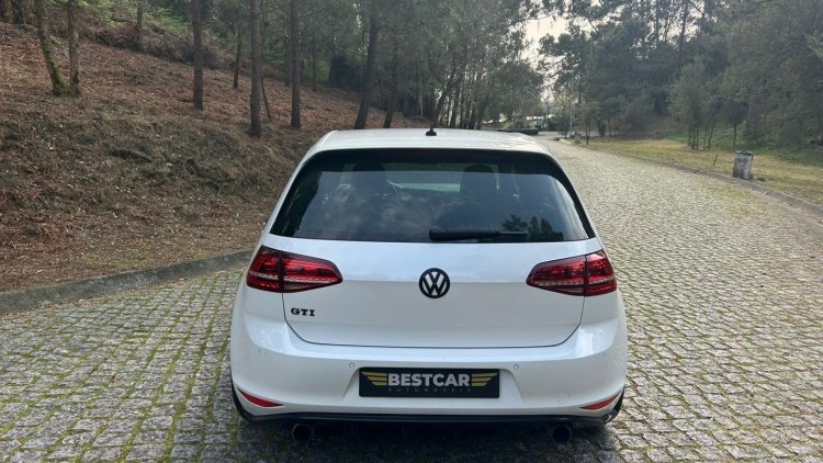 Volkswagen Golf VII 2.0 GTi Performance