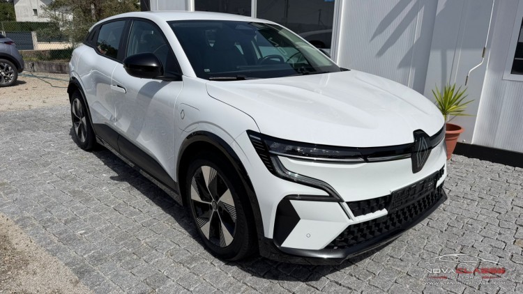 Renault M&eacute;gane E-Tech EQUILIBRE 5D