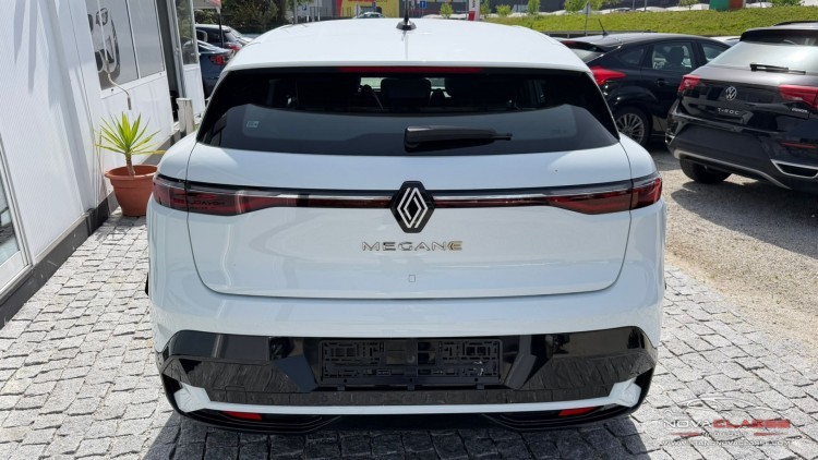 Renault M&eacute;gane E-Tech EQUILIBRE 5D