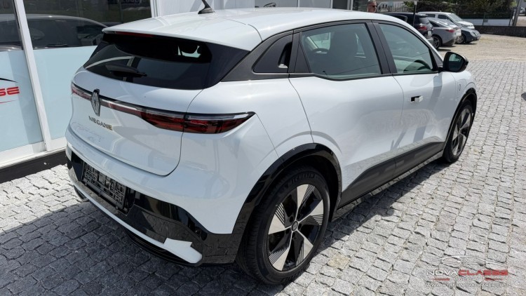 Renault M&eacute;gane E-Tech EQUILIBRE 5D