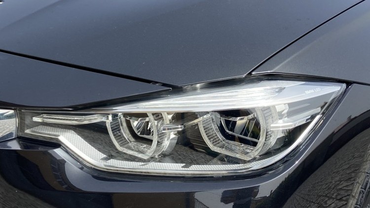 BMW S&eacute;rie 3 - 330 E iPerformace Line Sport Auto