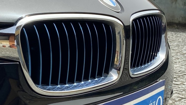 BMW S&eacute;rie 3 - 330 E iPerformace Line Sport Auto