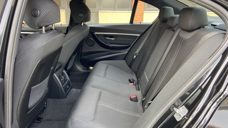 BMW S&eacute;rie 3 - 330 E iPerformace Line Sport Auto