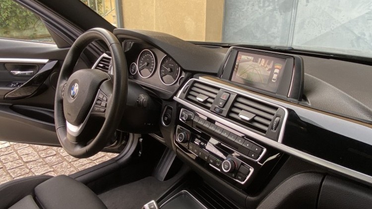BMW S&eacute;rie 3 - 330 E iPerformace Line Sport Auto