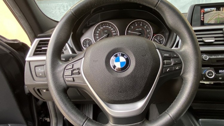 BMW S&eacute;rie 3 - 330 E iPerformace Line Sport Auto