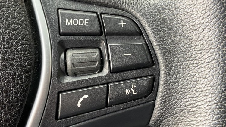 BMW S&eacute;rie 3 - 330 E iPerformace Line Sport Auto