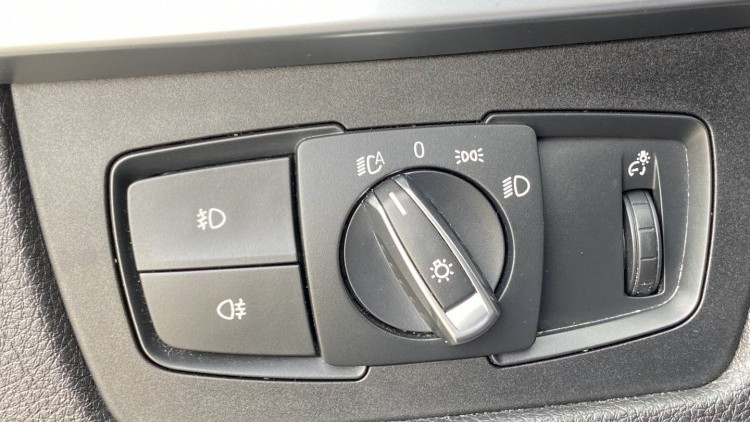 BMW S&eacute;rie 3 - 330 E iPerformace Line Sport Auto