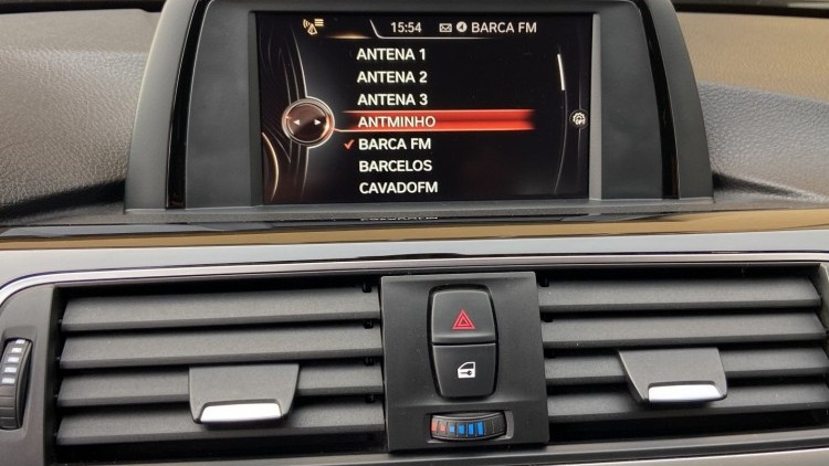 BMW S&eacute;rie 3 - 330 E iPerformace Line Sport Auto