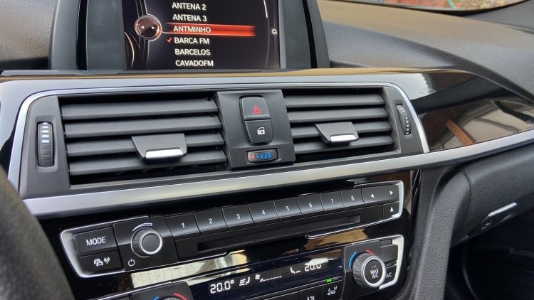 BMW S&eacute;rie 3 - 330 E iPerformace Line Sport Auto