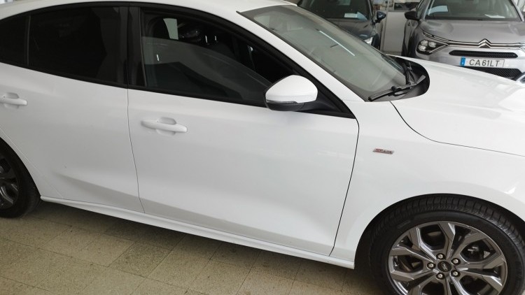Ford Focus 1.0 ecoboost mhev st-line