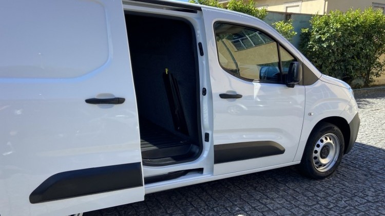 Citro&euml;n Berlingo 1.6 BlueHDI 100cv CARPLAY e CAMARA