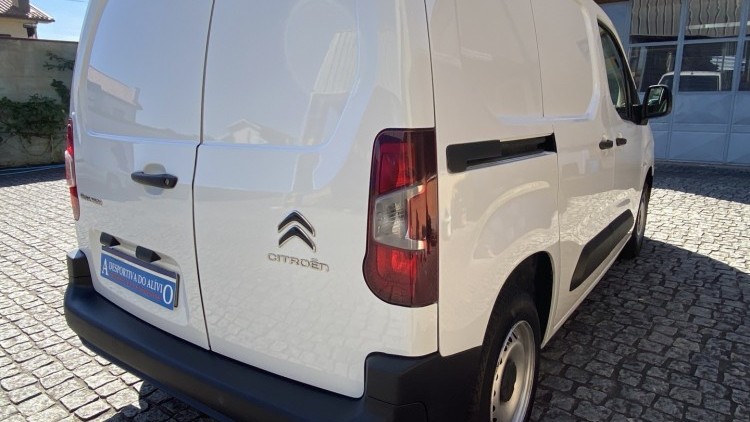 Citro&euml;n Berlingo 1.6 BlueHDI 100cv CARPLAY e CAMARA