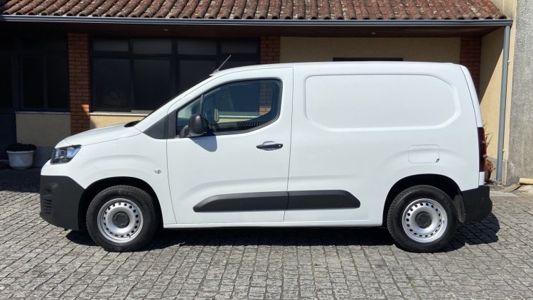 Citro&euml;n Berlingo 1.6 BlueHDI 100cv CARPLAY e CAMARA