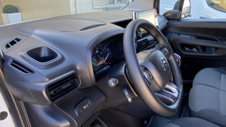 Citro&euml;n Berlingo 1.6 BlueHDI 100cv CARPLAY e CAMARA