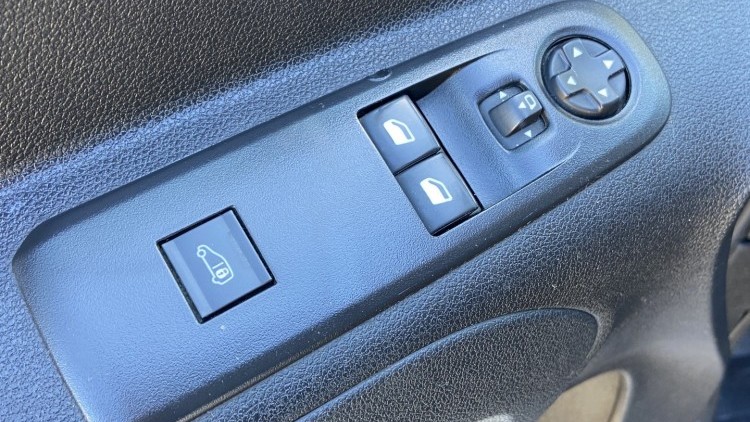 Citro&euml;n Berlingo 1.6 BlueHDI 100cv CARPLAY e CAMARA