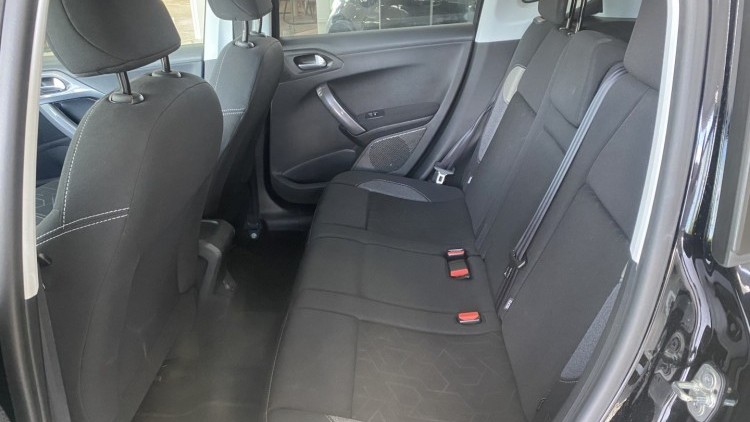 Peugeot 2008 1.2 VTI "Style" (73 MIL KMs)