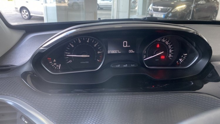 Peugeot 2008 1.2 VTI "Style" (73 MIL KMs)