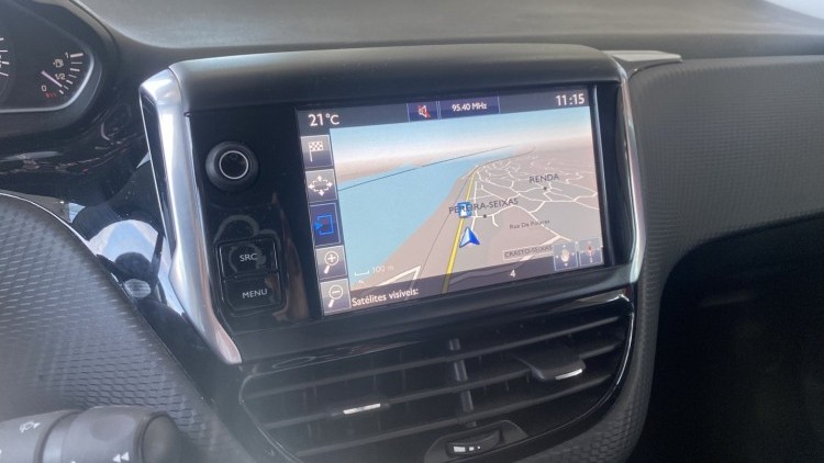 Peugeot 2008 1.2 VTI "Style" (73 MIL KMs)