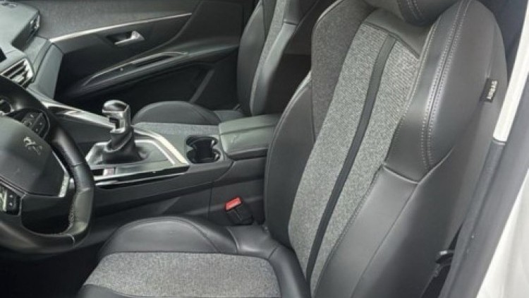 Peugeot 5008 1.5 HDI ALLURE