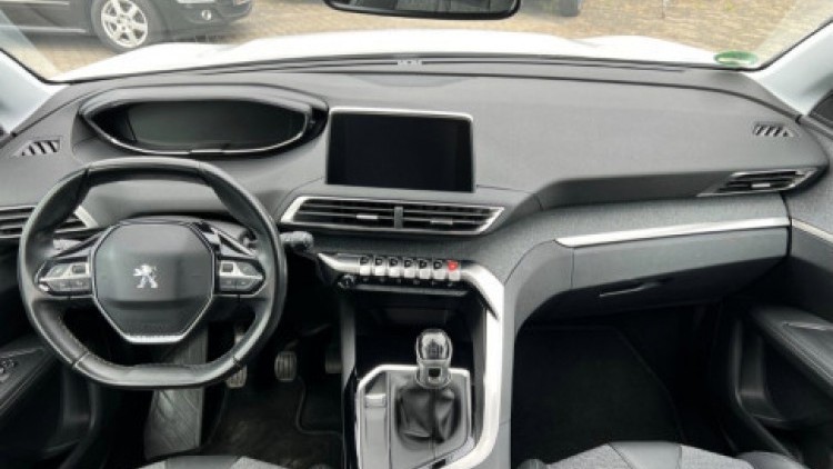 Peugeot 3008 1.5 HDI ALLURE