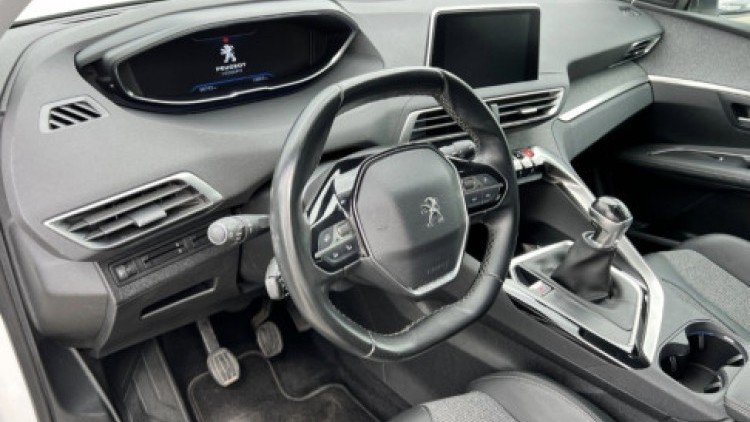 Peugeot 3008 1.5 HDI ALLURE