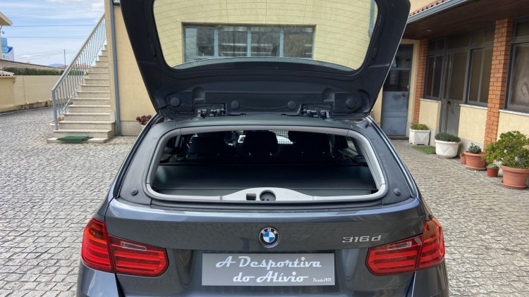 BMW S&eacute;rie 3 - 316 D LINE MODERN
